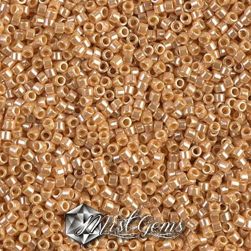 Delica 11/0 DB 1561 Opaque Pear Luster